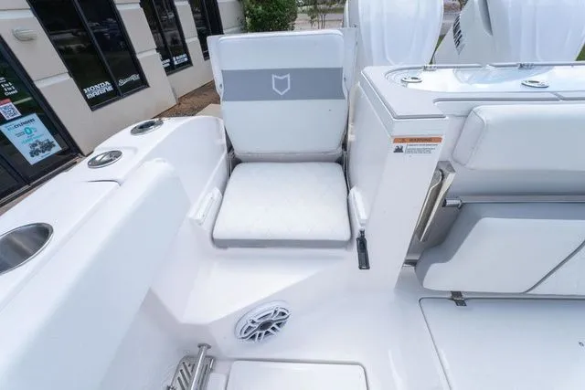 Slide: The Image of Sea Fox 328 Commander 2026 - 36