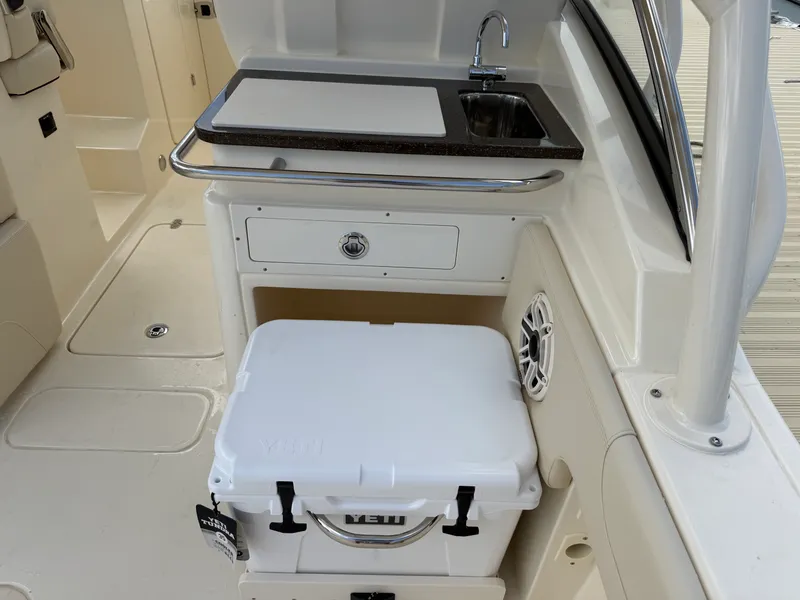 Slide: The Image of Scout 255 Dorado 2027 - 10