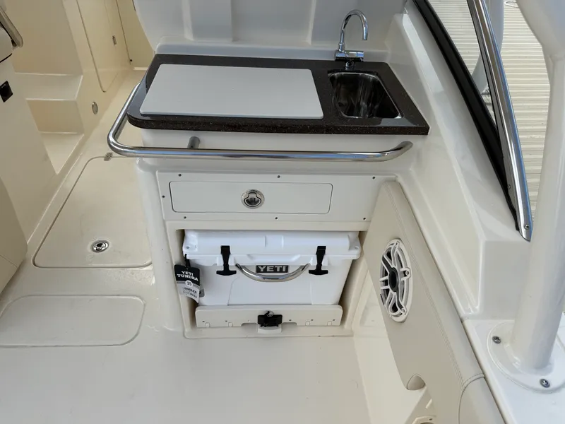 Slide: The Image of Scout 255 Dorado 2027 - 9