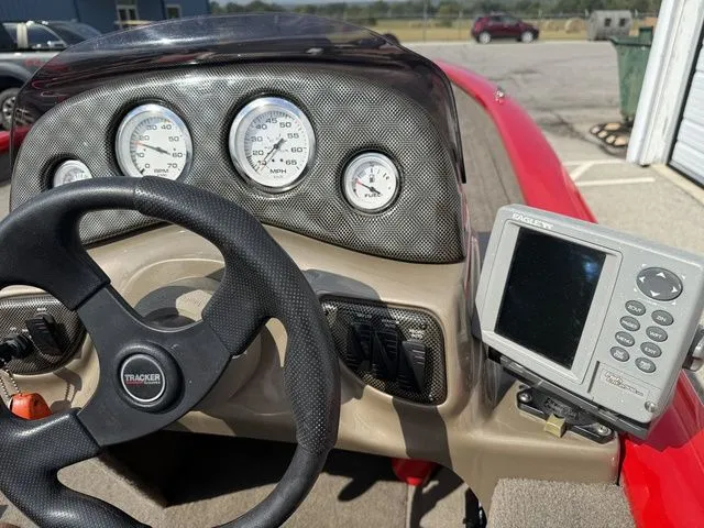 Slide: The Image of Tracker Pro Team 190 TX 2007 - 16