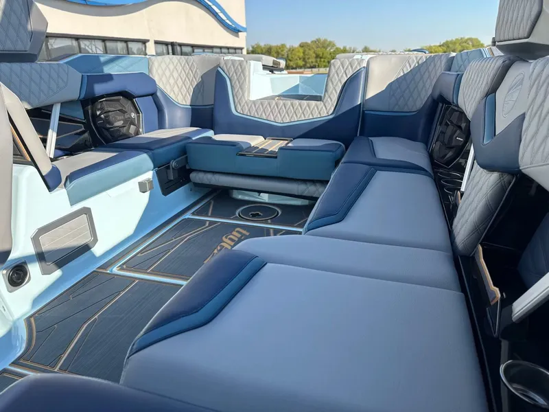 Slide: The Image of Tigé 24RZX 2026 - 14