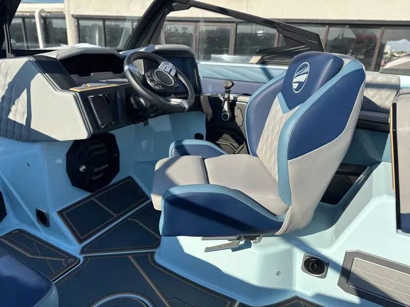 Slide: The Image of Tigé 24RZX 2026 - 15