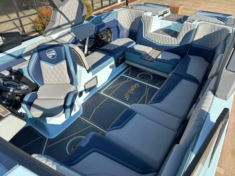 Slide: The Image of Tigé 24RZX 2026 - 19