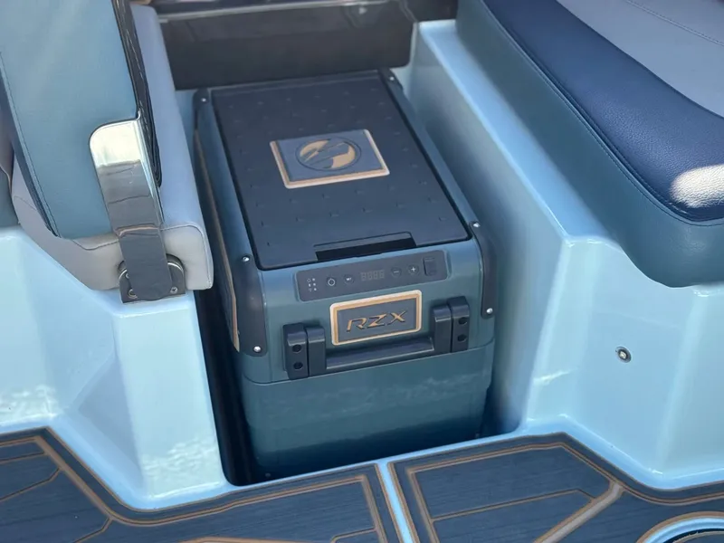 Slide: The Image of Tigé 24RZX 2026 - 24