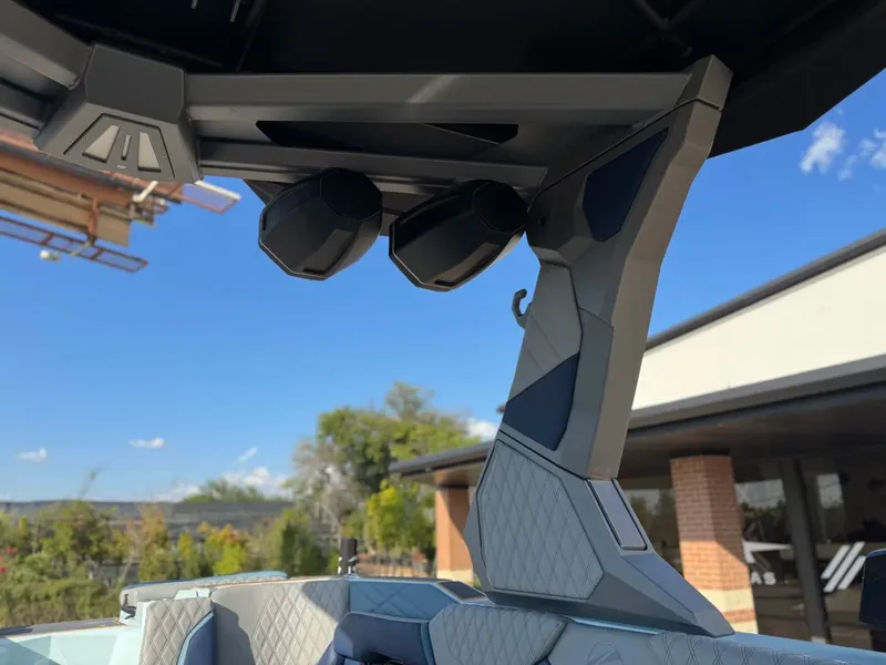 Slide: The Image of Tigé 24RZX 2026 - 31