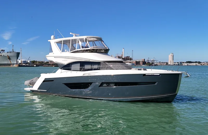 Slide: The Image of Carver C52 Flybridge 2018 - 0