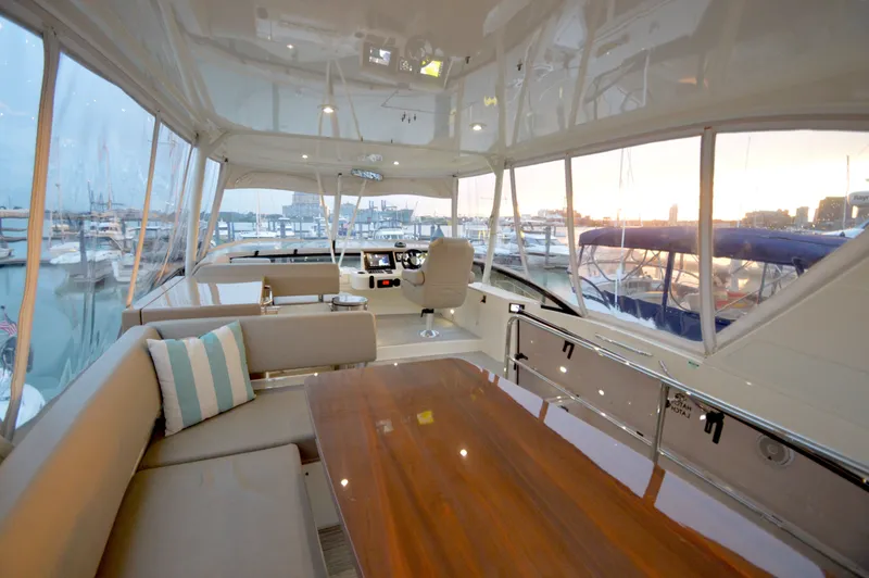 Slide: The Image of Carver C52 Flybridge 2018 - 1