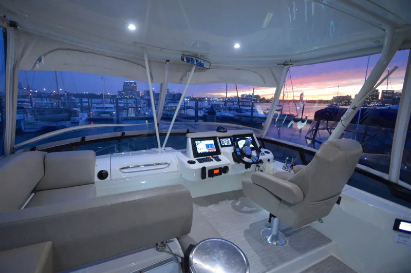 Slide: The Image of Carver C52 Flybridge 2018 - 19