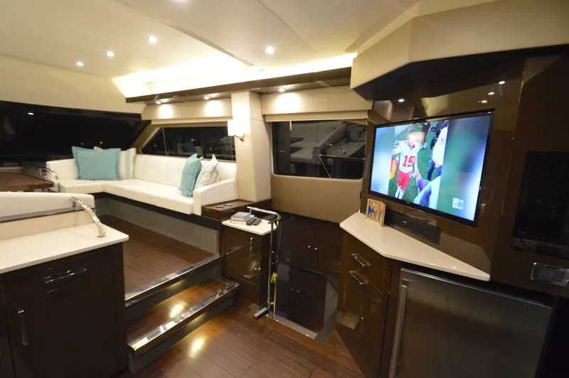 Slide: The Image of Carver C52 Flybridge 2018 - 32