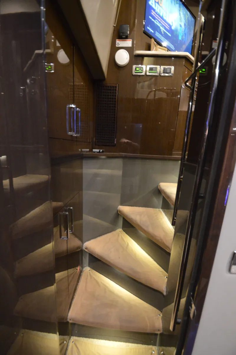 Slide: The Image of Carver C52 Flybridge 2018 - 39