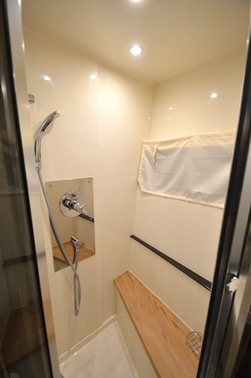 Slide: The Image of Carver C52 Flybridge 2018 - 62