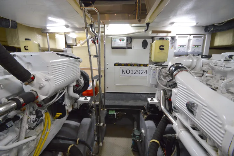 Slide: The Image of Carver C52 Flybridge 2018 - 65