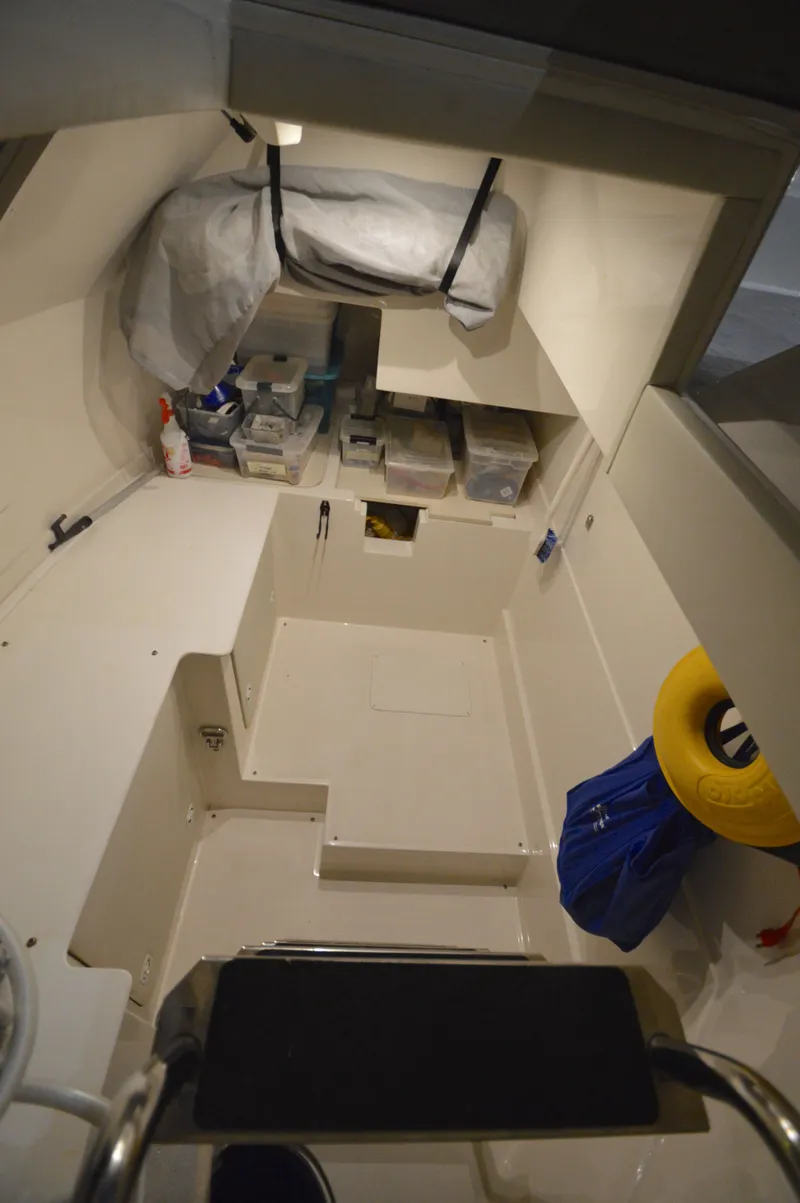 Slide: The Image of Carver C52 Flybridge 2018 - 75