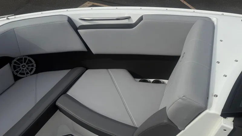 Slide: The Image of Cobalt CS23 Surf 2023 - 28