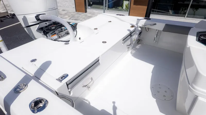 Slide: The Image of Everglades 253 Center Console 2026 - 10