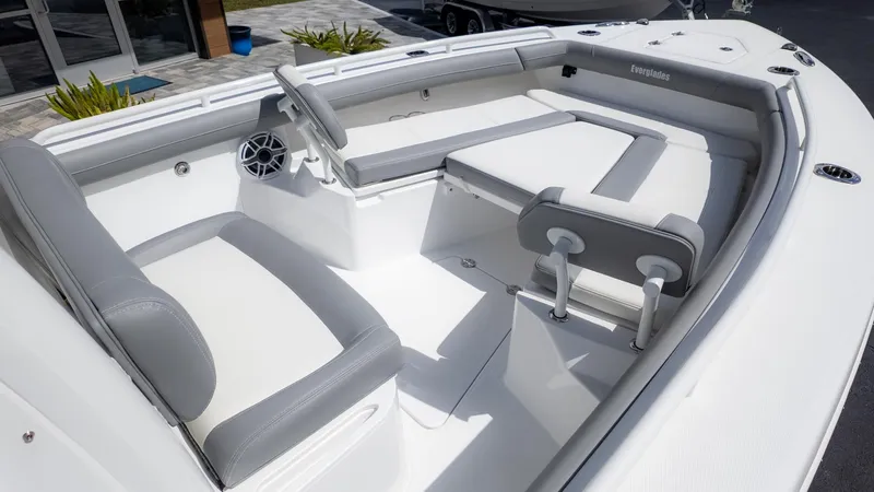 Slide: The Image of Everglades 253 Center Console 2026 - 14