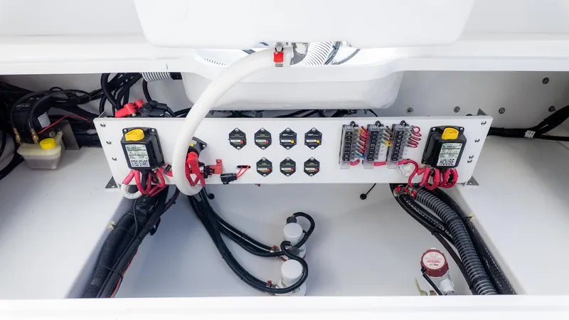 Slide: The Image of Everglades 253 Center Console 2026 - 18