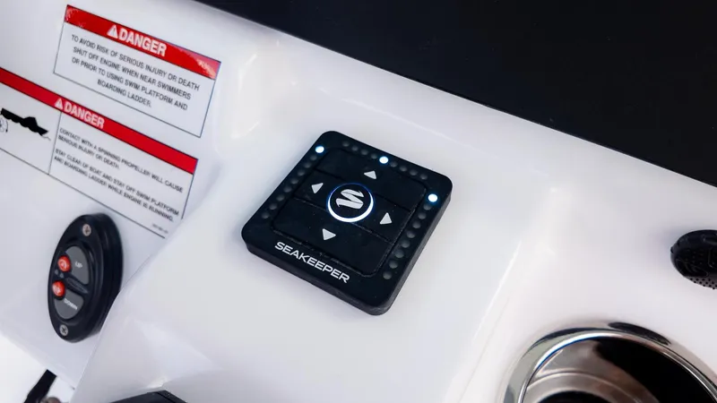 Slide: The Image of Everglades 253 Center Console 2026 - 25