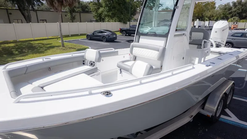 Slide: The Image of Everglades 253 Center Console 2026 - 4