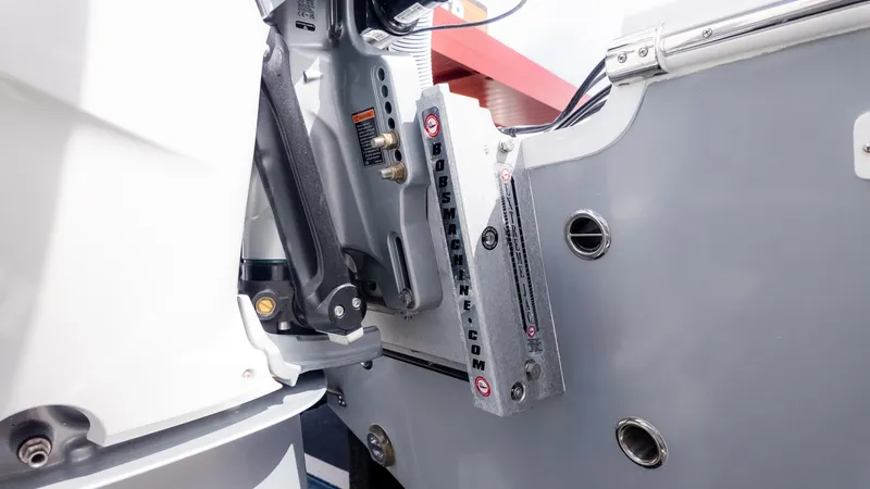 Slide: The Image of Everglades 253 Center Console 2026 - 6