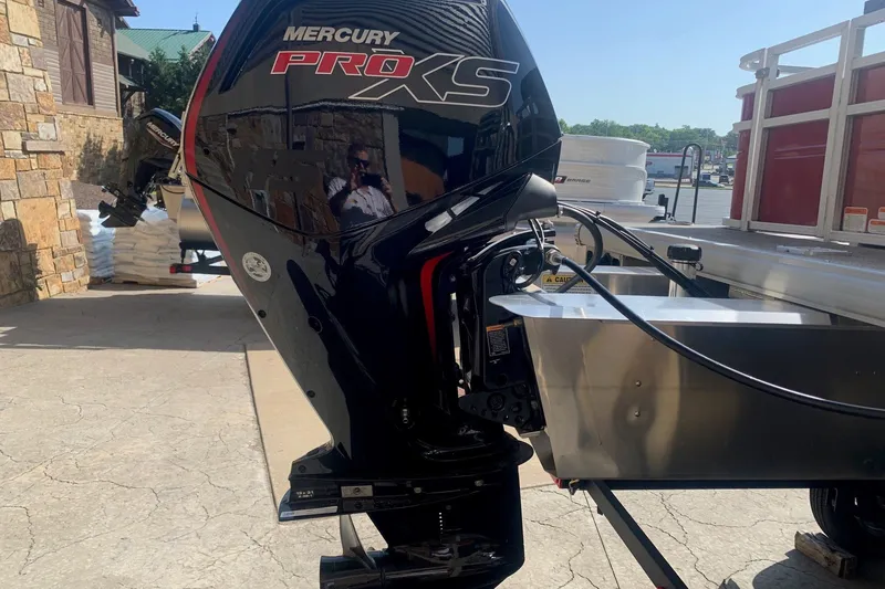 Slide: The Image of Mercury Pro XS engine on 2026 Sun Tracker Fishin' Barge 22 DLX pontoon boat. - 5