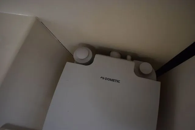 Slide: The Image of Stingray 240 CS 2002 - 100