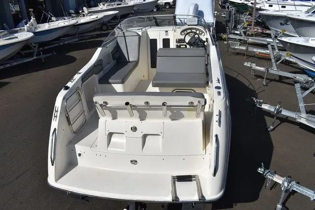 Slide: The Image of Stingray 240 CS 2002 - 22