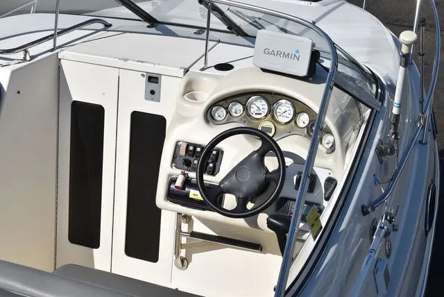 Slide: The Image of Stingray 240 CS 2002 - 25