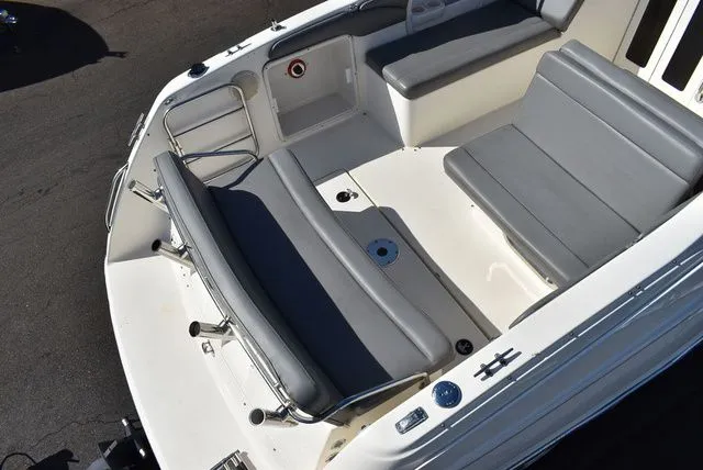 Slide: The Image of Stingray 240 CS 2002 - 27