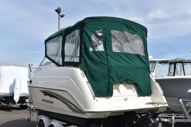 Slide: The Image of Stingray 240 CS 2002 - 4