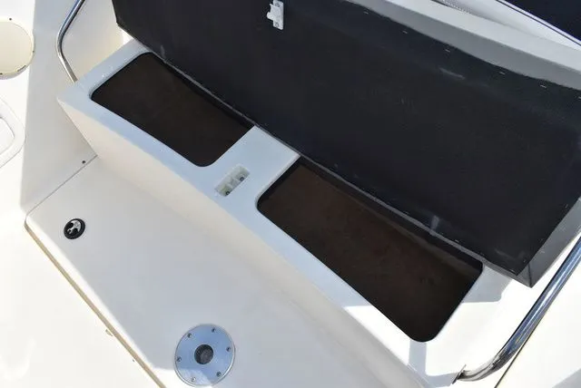 Slide: The Image of Stingray 240 CS 2002 - 45