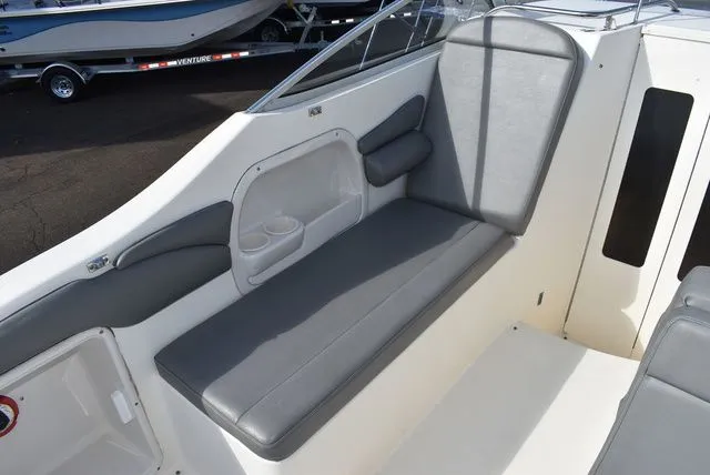 Slide: The Image of Stingray 240 CS 2002 - 46