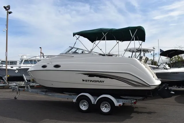 Slide: The Image of Stingray 240 CS 2002 - 5