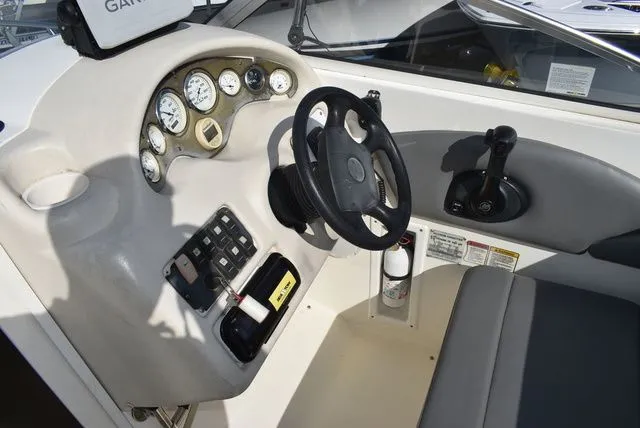 Slide: The Image of Stingray 240 CS 2002 - 50