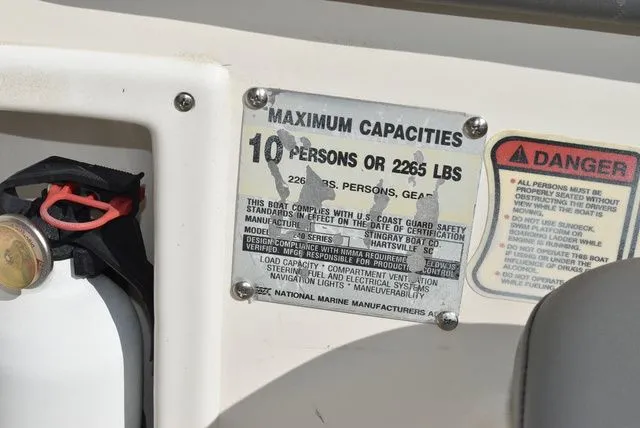 Slide: The Image of Stingray 240 CS 2002 - 51