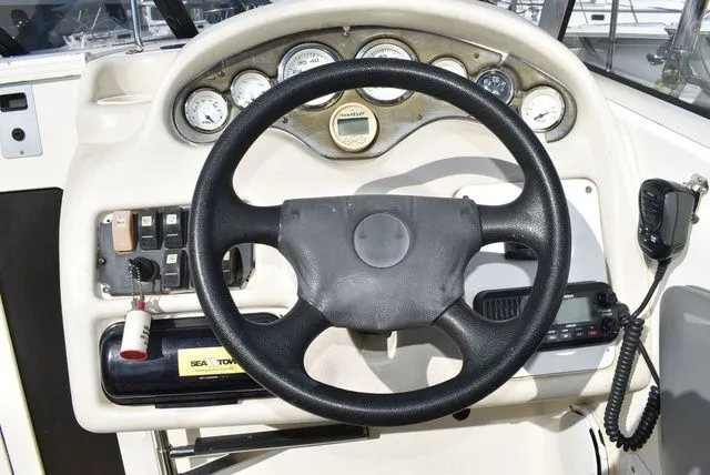 Slide: The Image of Stingray 240 CS 2002 - 52