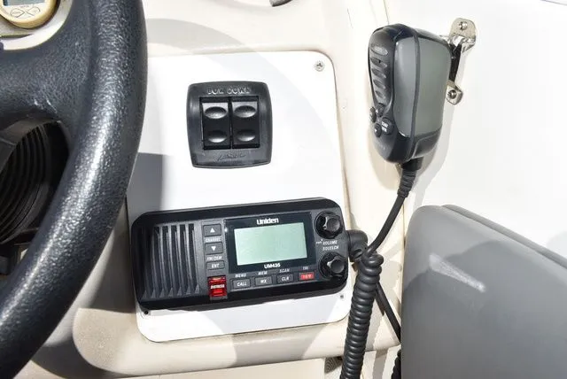 Slide: The Image of Stingray 240 CS 2002 - 53