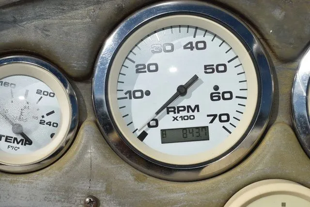 Slide: The Image of Stingray 240 CS 2002 - 60