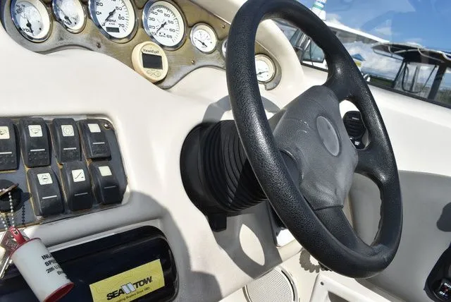 Slide: The Image of Stingray 240 CS 2002 - 62