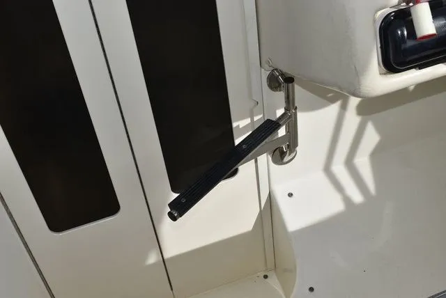 Slide: The Image of Stingray 240 CS 2002 - 63