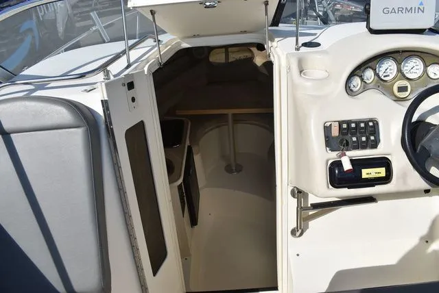 Slide: The Image of Stingray 240 CS 2002 - 64