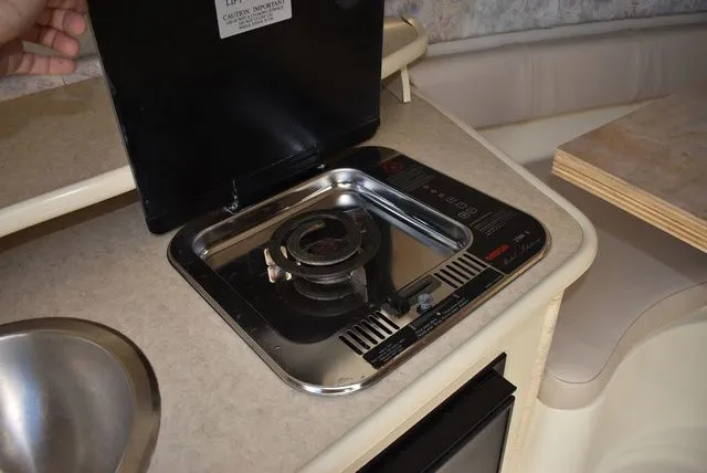 Slide: The Image of Stingray 240 CS 2002 - 68