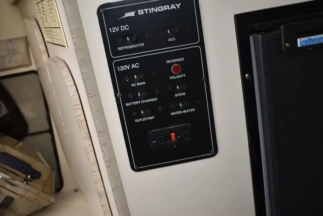 Slide: The Image of Stingray 240 CS 2002 - 71