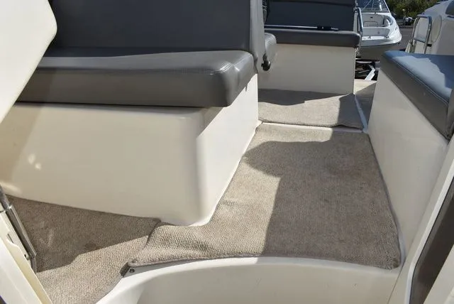 Slide: The Image of Stingray 240 CS 2002 - 75