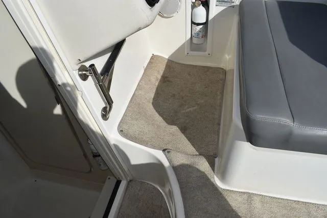 Slide: The Image of Stingray 240 CS 2002 - 78