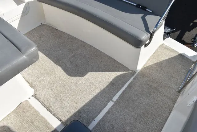 Slide: The Image of Stingray 240 CS 2002 - 79