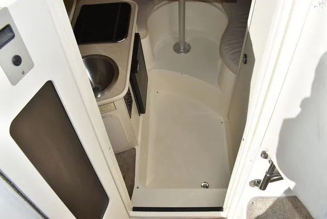 Slide: The Image of Stingray 240 CS 2002 - 80