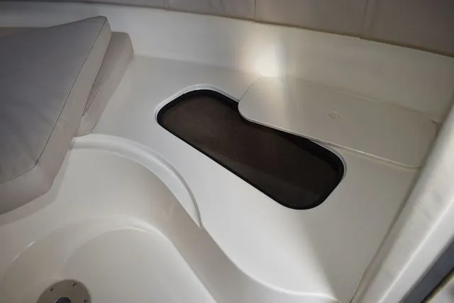 Slide: The Image of Stingray 240 CS 2002 - 91