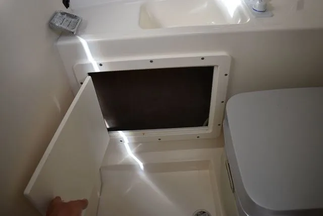 Slide: The Image of Stingray 240 CS 2002 - 99