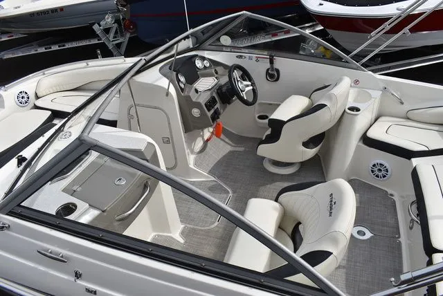 Slide: The Image of Stingray 201 DS 2020 - 18